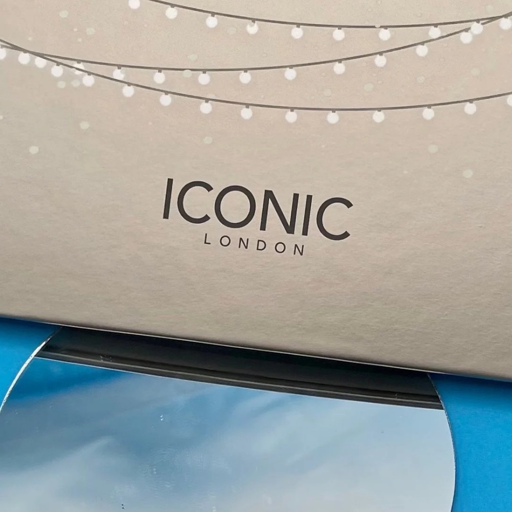 Iconic Blaze Chaser Face Palette